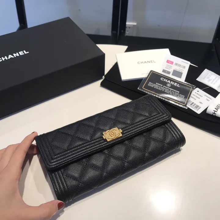 CHANEL キルティング 長財布