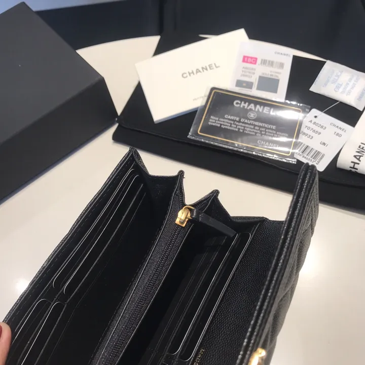 シャネル Boy Long Wallet