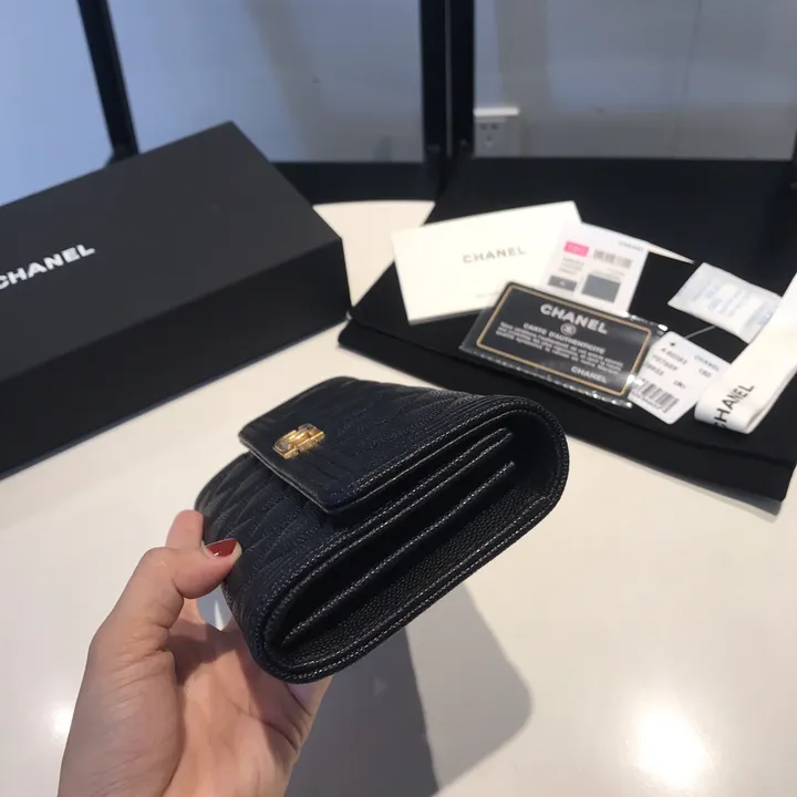 シャネル Boy Long Wallet