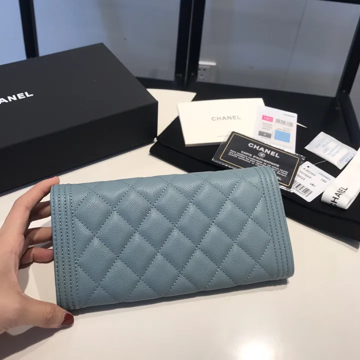 大人気 CHANEL ボーイシャネル 長財布