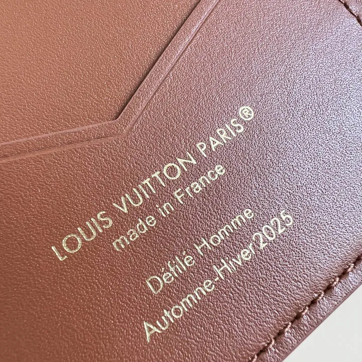 VUITTON 多機能 パスポートケース