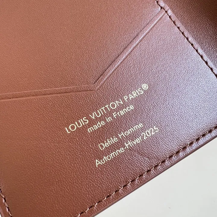 lv パスポートカバー 日本の通販