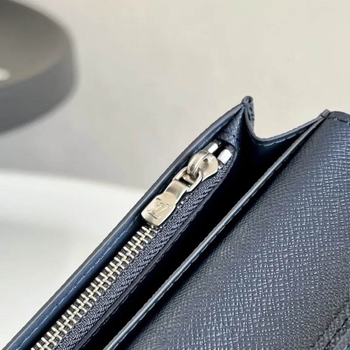 ルイヴィトン 二つ折り 長財布 グレー系