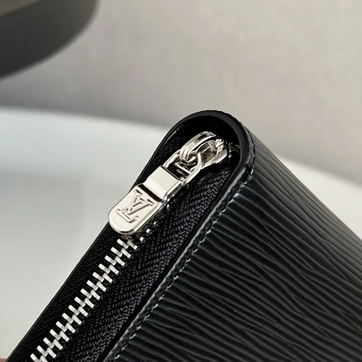 LOUIS VUITTON ZIPPY ORGANIZER