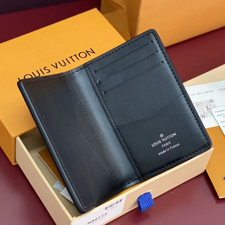 LOUIS VUITTON パスケース