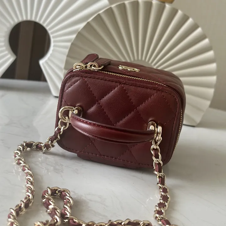 CHANELミニバニティバッグ