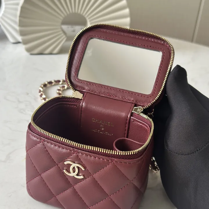 CHANELバニティケース 鏡付き