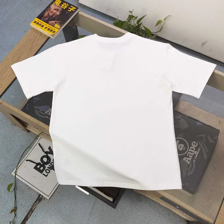 シャネル Tシャツ ストリートおしゃれ