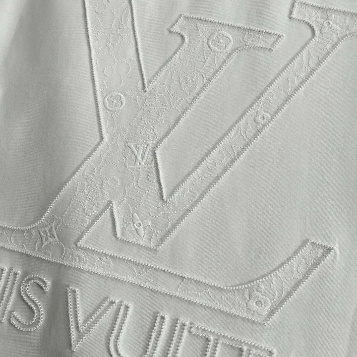 ヴィト白Tシャツン おしゃれ