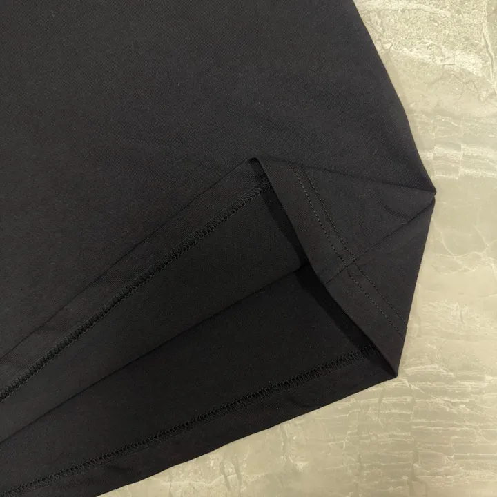 LVロゴ Tシャツ 立体感