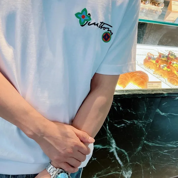 ルイヴィトン バックプリントTシャツ