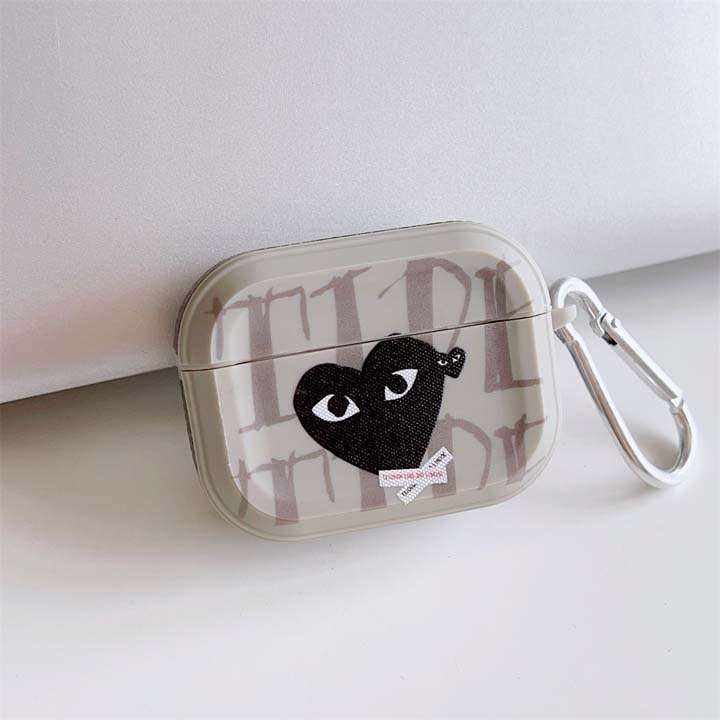 COMME des GARCONS airpods4ケース 装着充電可能