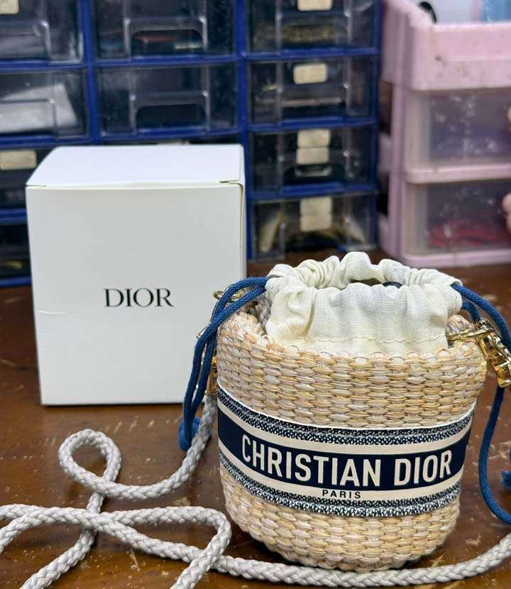 DIOR airpods4収納ケース