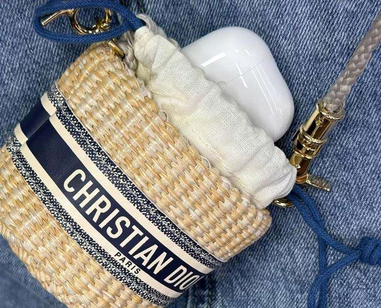 DIOR airpods4ケース 斜めがけ 女子