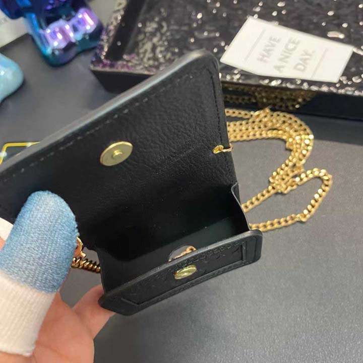 gucci airpods 4ケース ショルダー