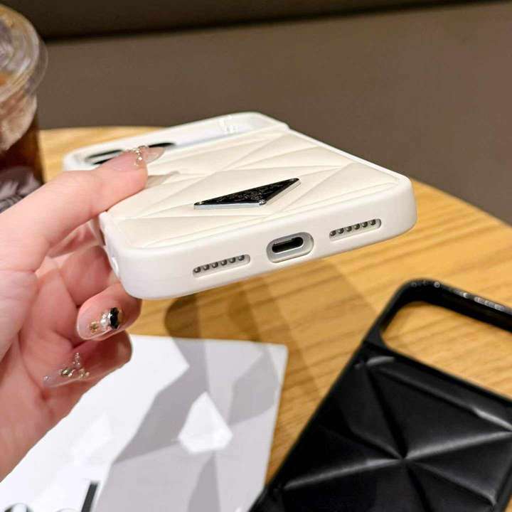 prada iphone17 ソフトケース