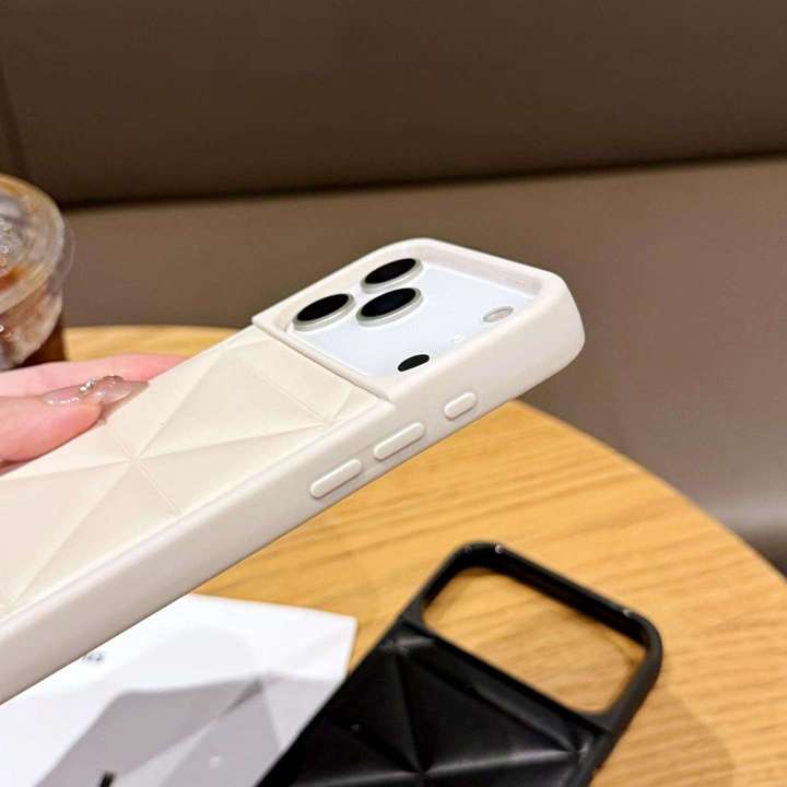 prada iphone17 ソフトケース