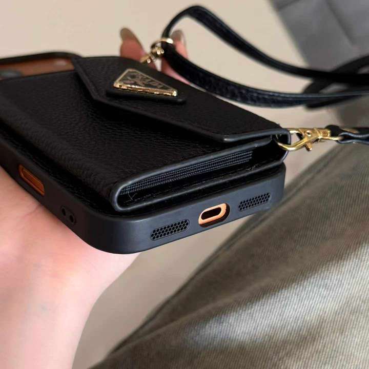 プラダ メンズ iphone17 ショルダーケース