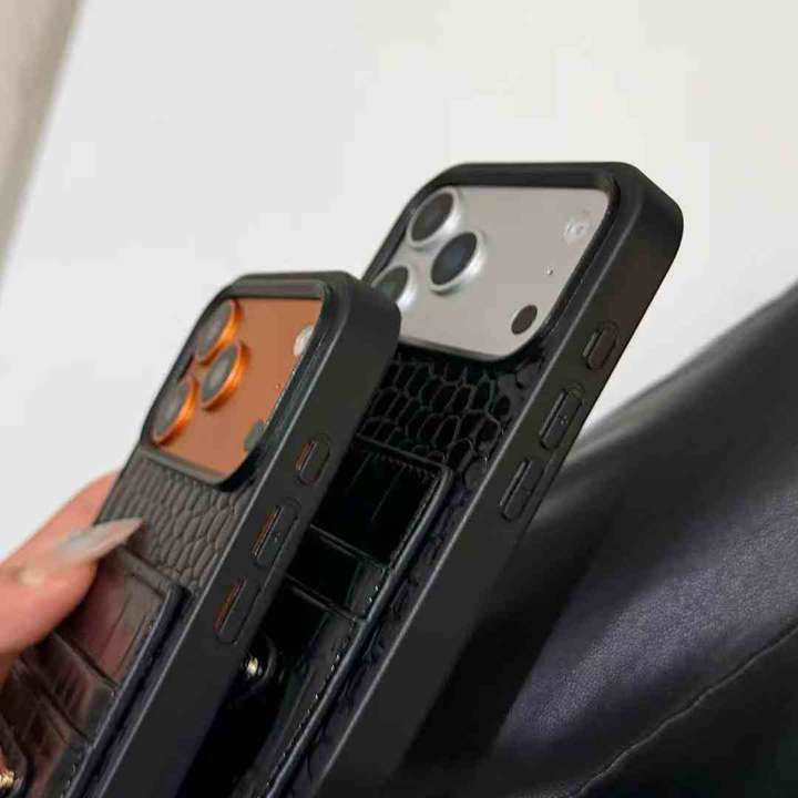 プラダ iphone17ケース ワニ柄 ブラック