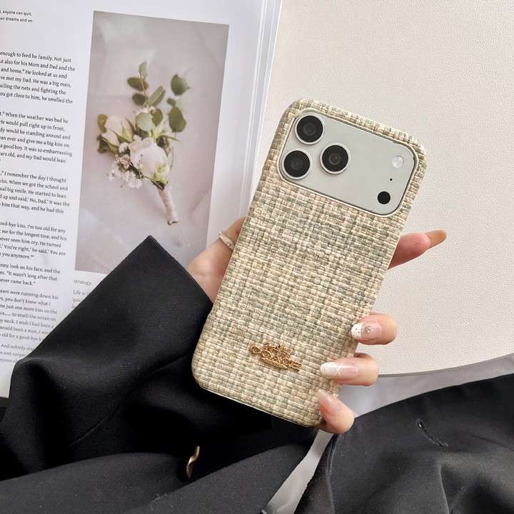 コーチ 馬車ロゴ iphone17 proケース