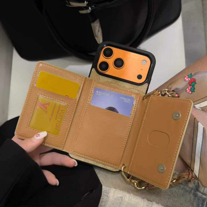 coach iphone17携帯ケース スカーフチェーン付き
