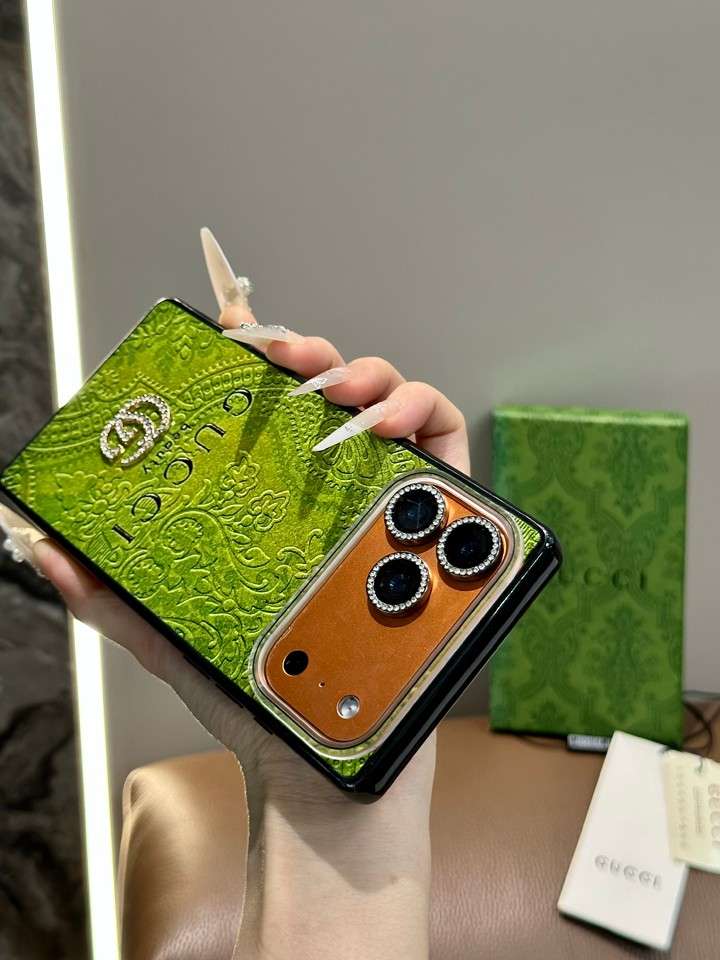 グッチ 蜂柄 iphone17proケース
