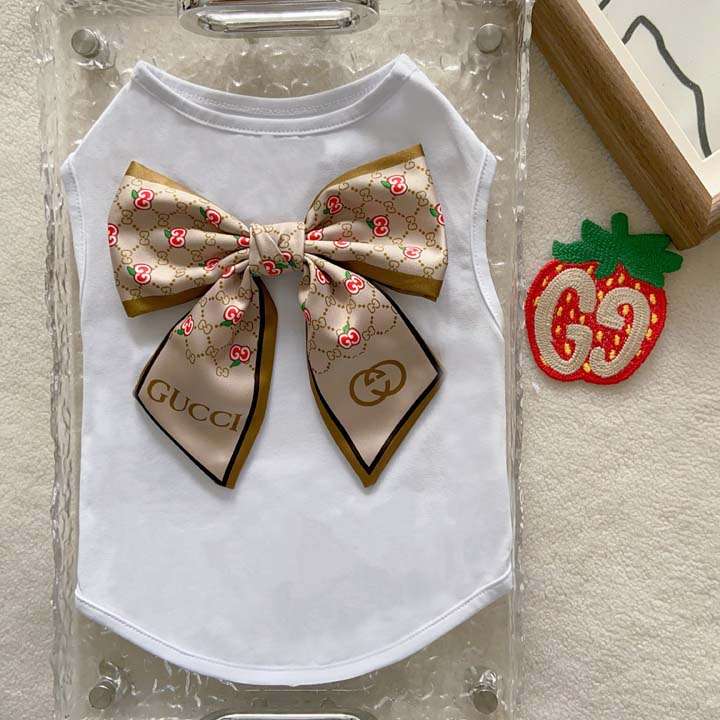 GUCCI ハート形 刺繍ロゴ ペットベスト