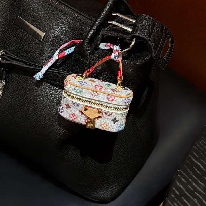 ルイヴィトン AIRPODS 4ケース ショルダー付き
