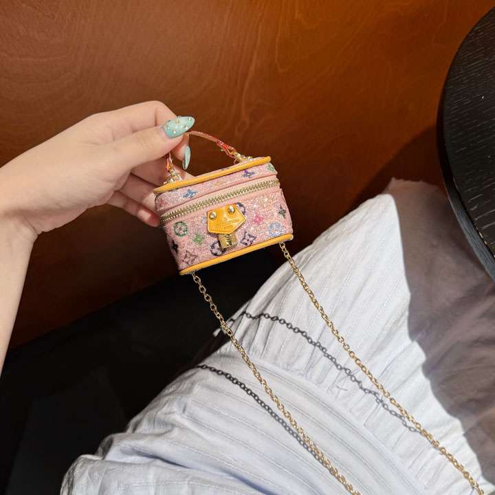 LV AirPods4ケース ミニ