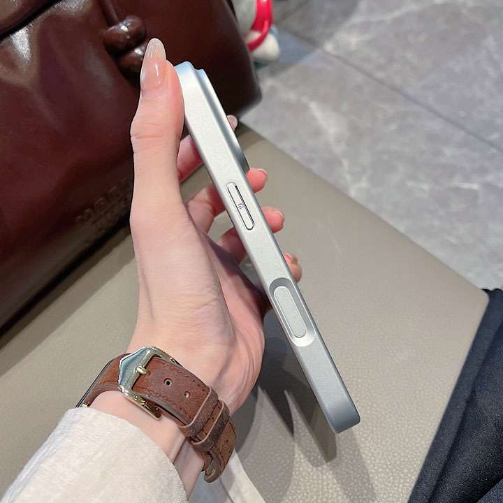 gucci iphone18promaxケース フチ高設計