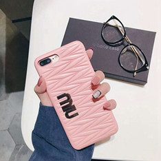 ピンクケース ミュウミュウ 可愛い